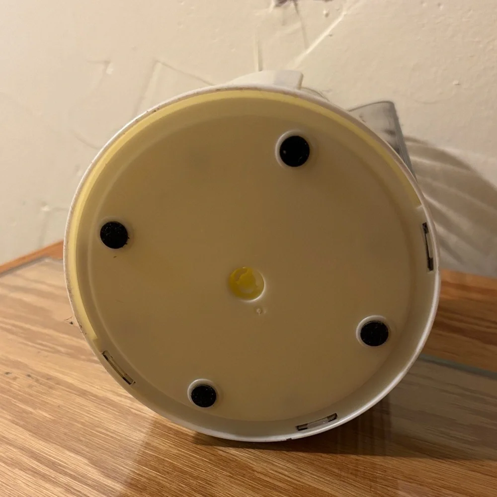Ribbed Plastic Dome Makeup Brush Holder with Brass Knob - Cream Candle